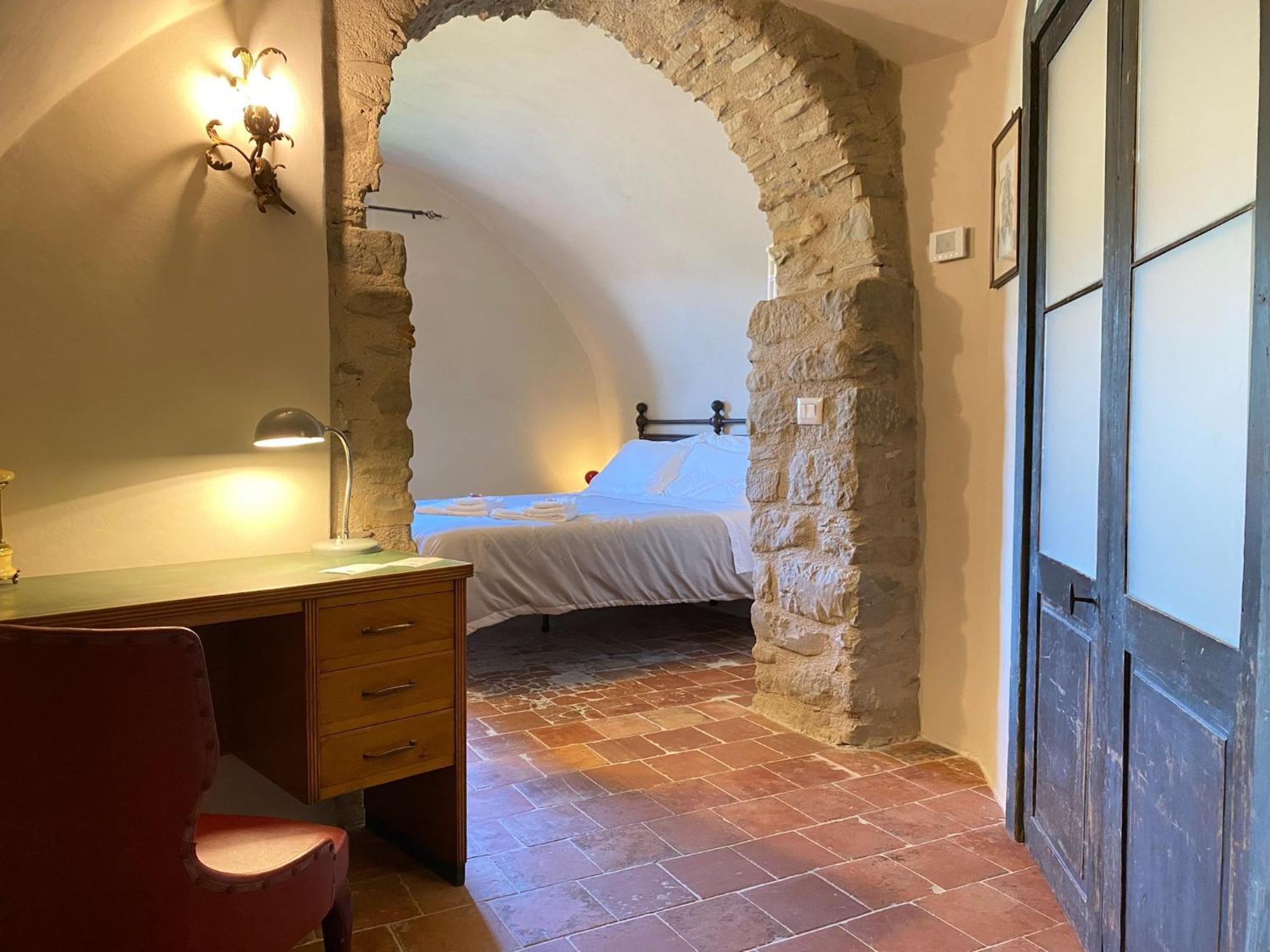 La Casa Medievale E *