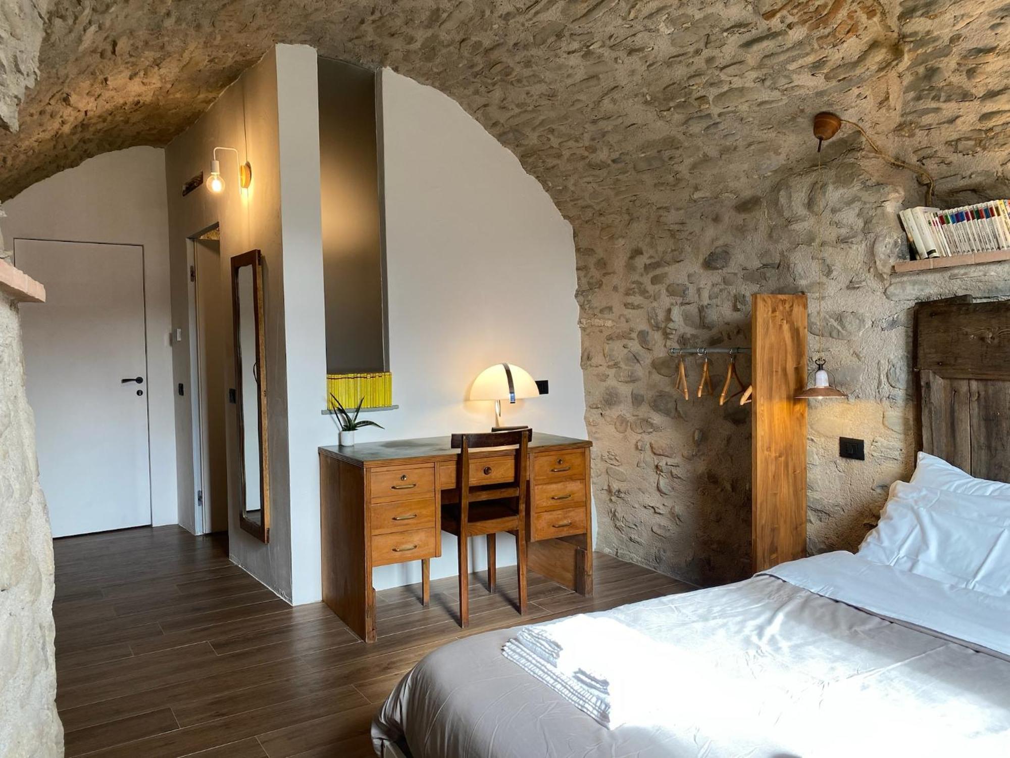 La Casa Medievale E Pontremoli