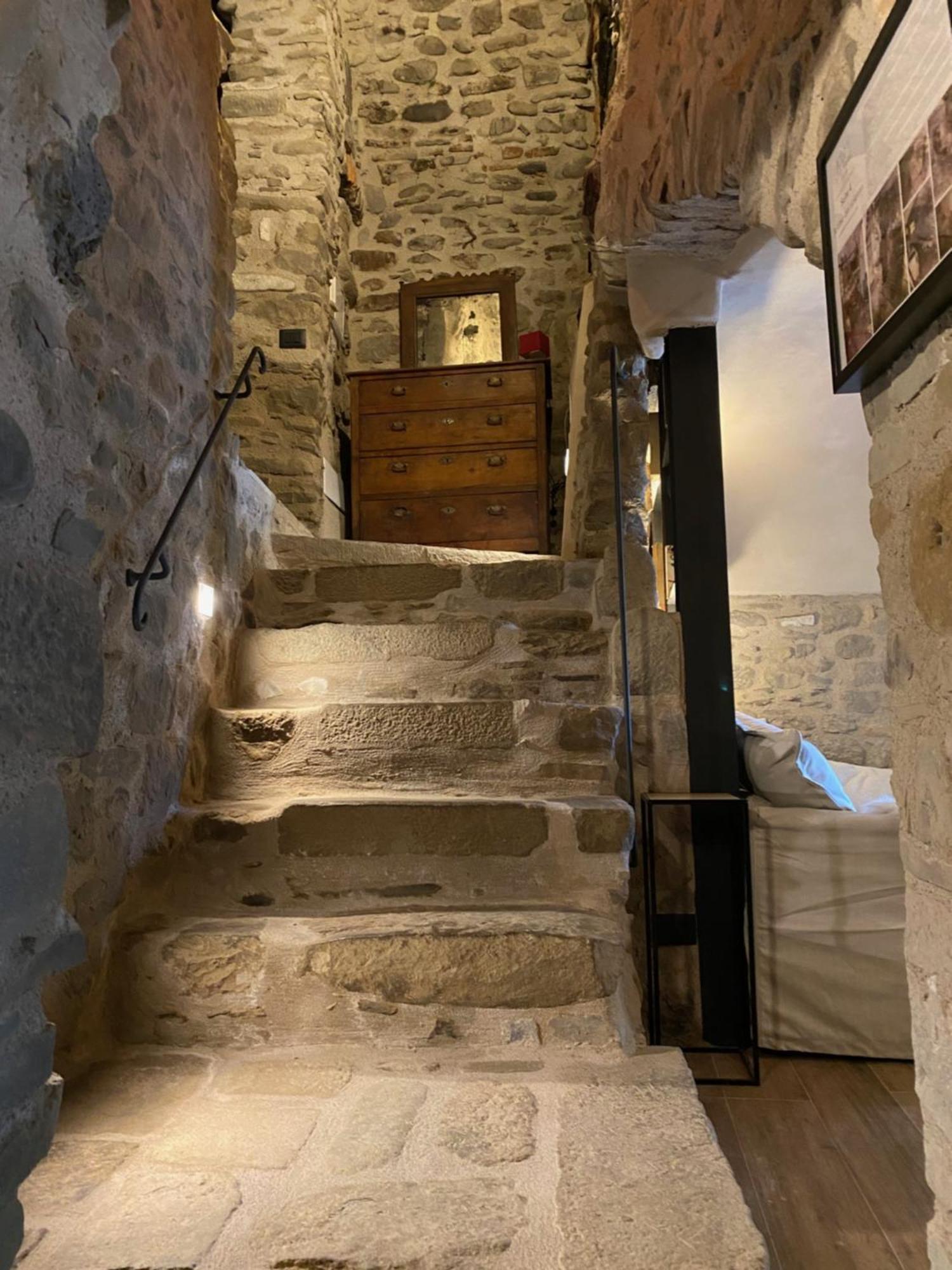 La Casa Medievale E Pontremoli
