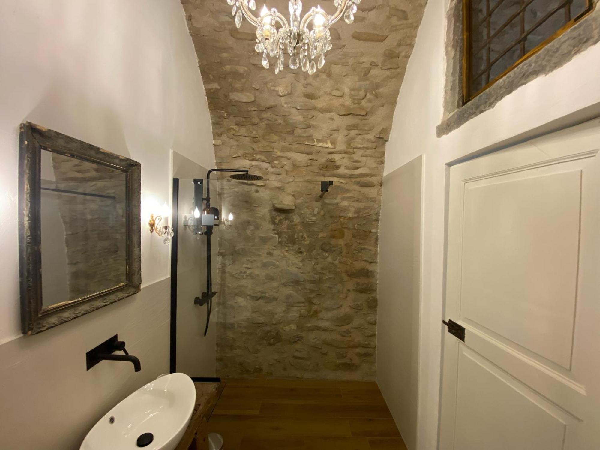 La Casa Medievale E *