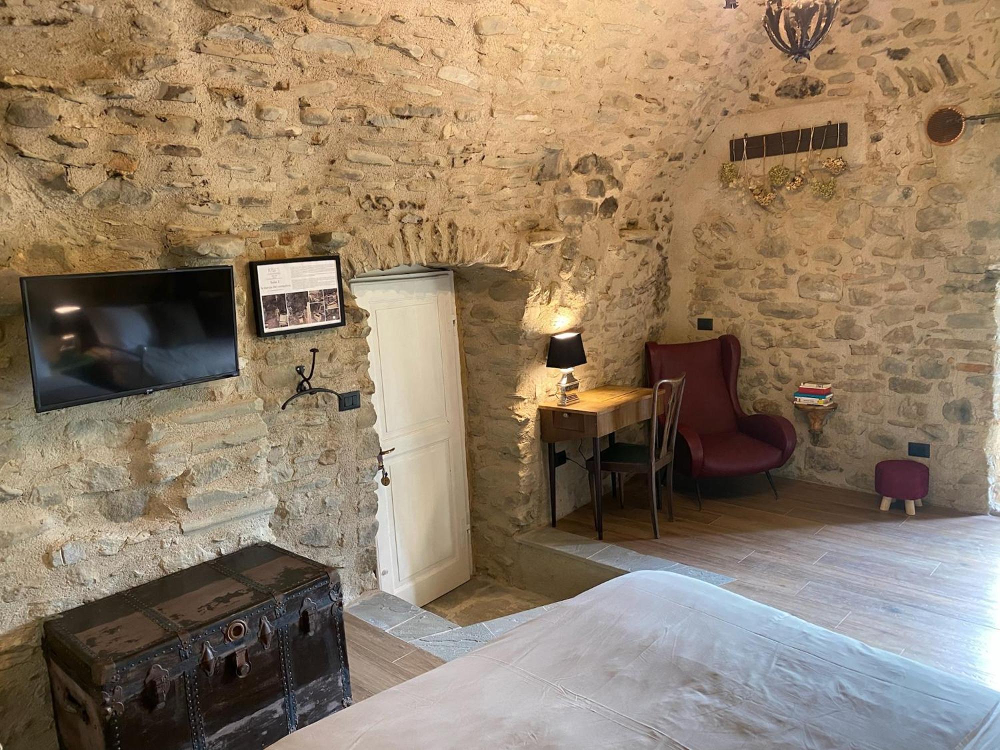 La Casa Medievale E Pontremoli