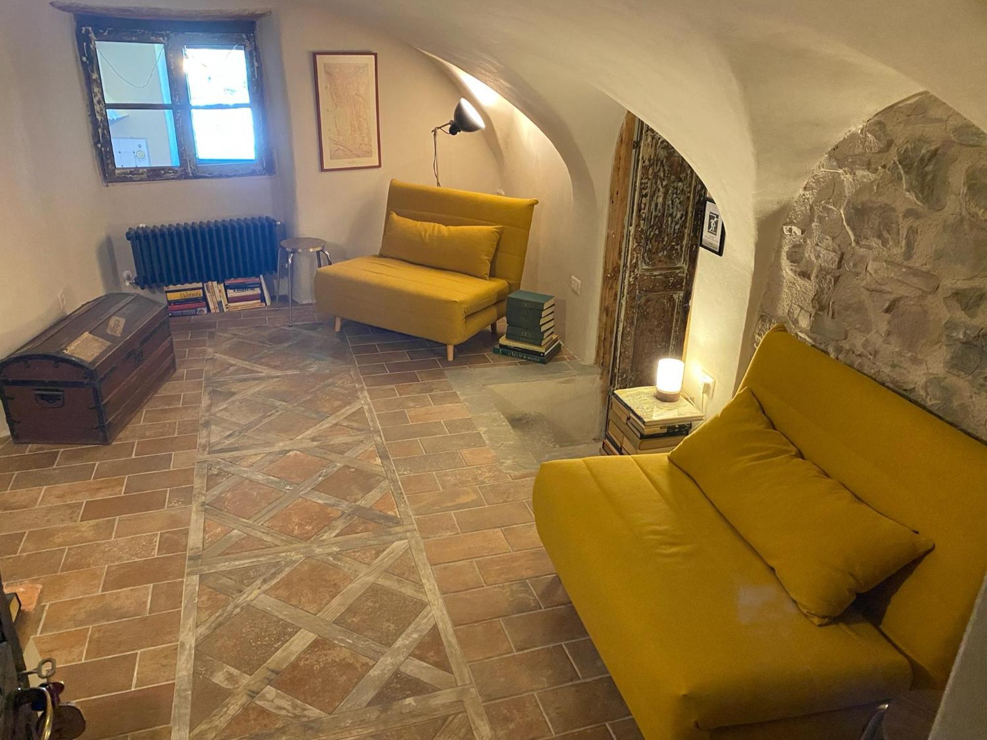 La Casa Medievale E *