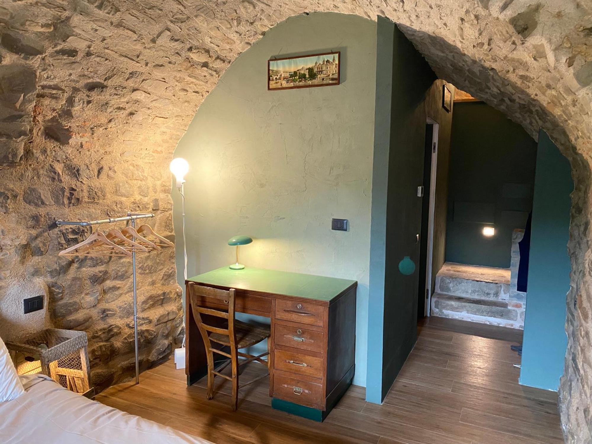 La Casa Medievale E *